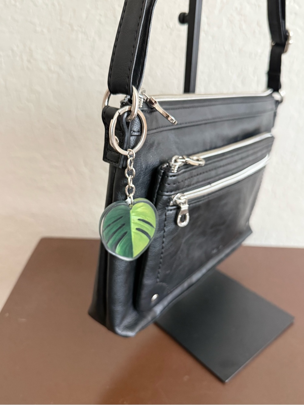 Two-Tone Monstera Leaf Keychain - Green Heart Design - Silver Hardware NEW! - Picture 3 of 4